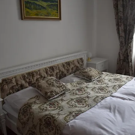 Lovecky Na Namesti Ve Frenstate Pod Radhostem Privatunterkunft Frenštát pod Radhoštěm