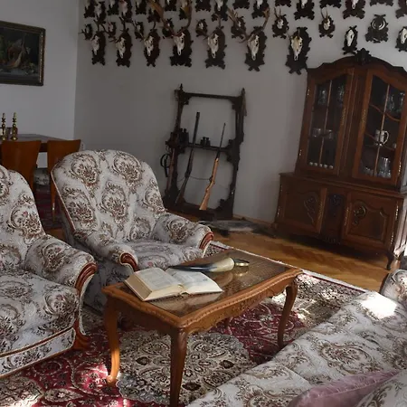 Lovecky Na Namesti Ve Frenstate Pod Radhostem *
